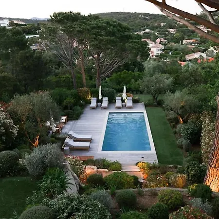 32 L Sport Court & Pool L Shellter *