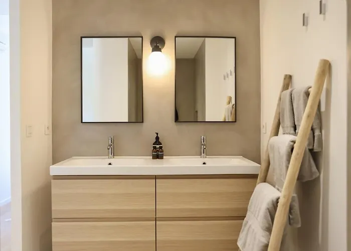 32 L Sport Court & Pool L Shellter 别墅 *