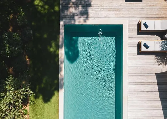 32 L Sport Court & Pool L Shellter *